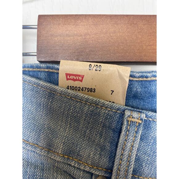 Levi's Blue Denim Classic Capri Rolled Hem Light Wash Jeans Women's Size 8 NWT - Picture 3 of 9